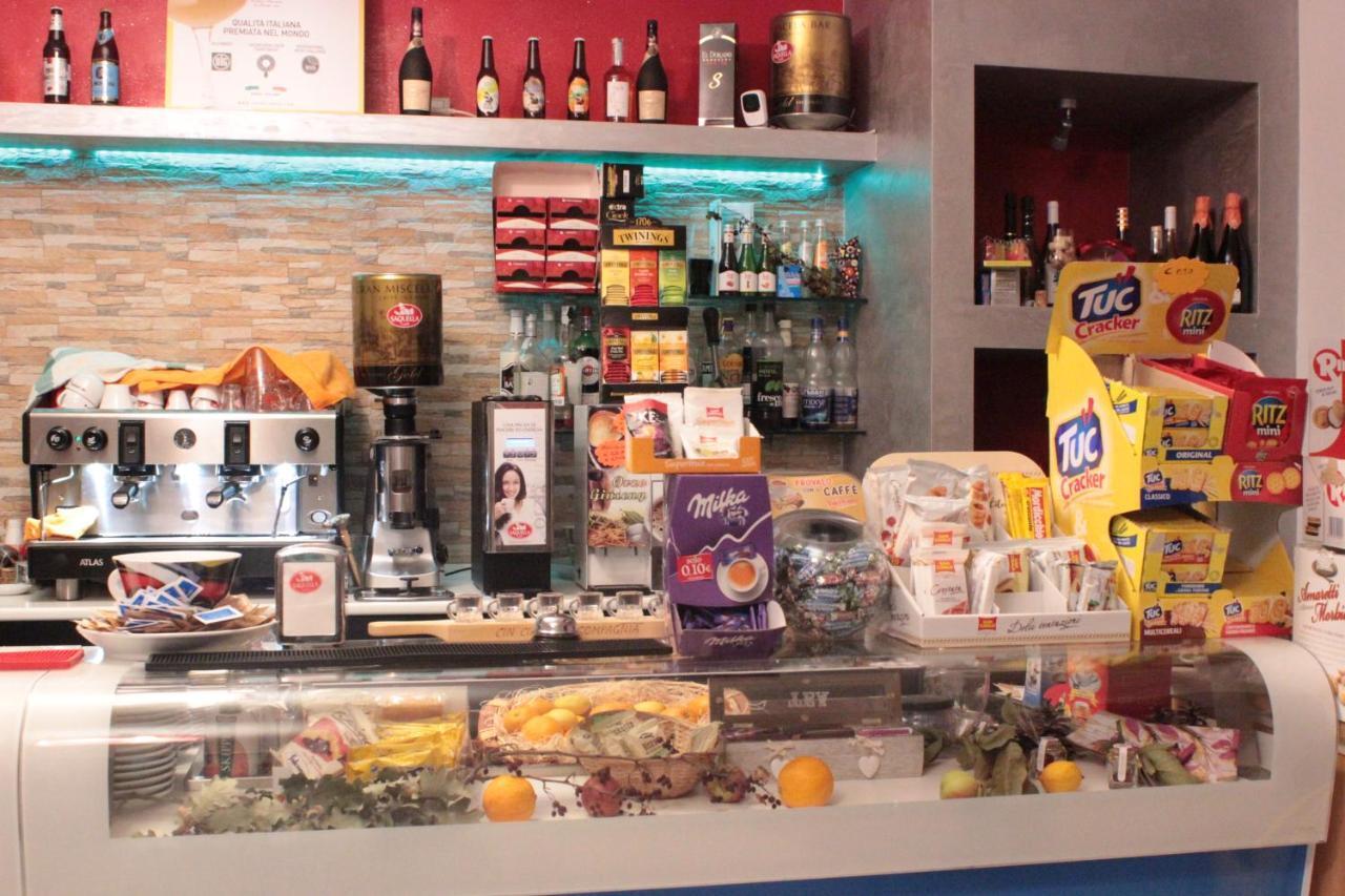 Adonis Hotel Castelvecchio Calvisio Eksteriør billede